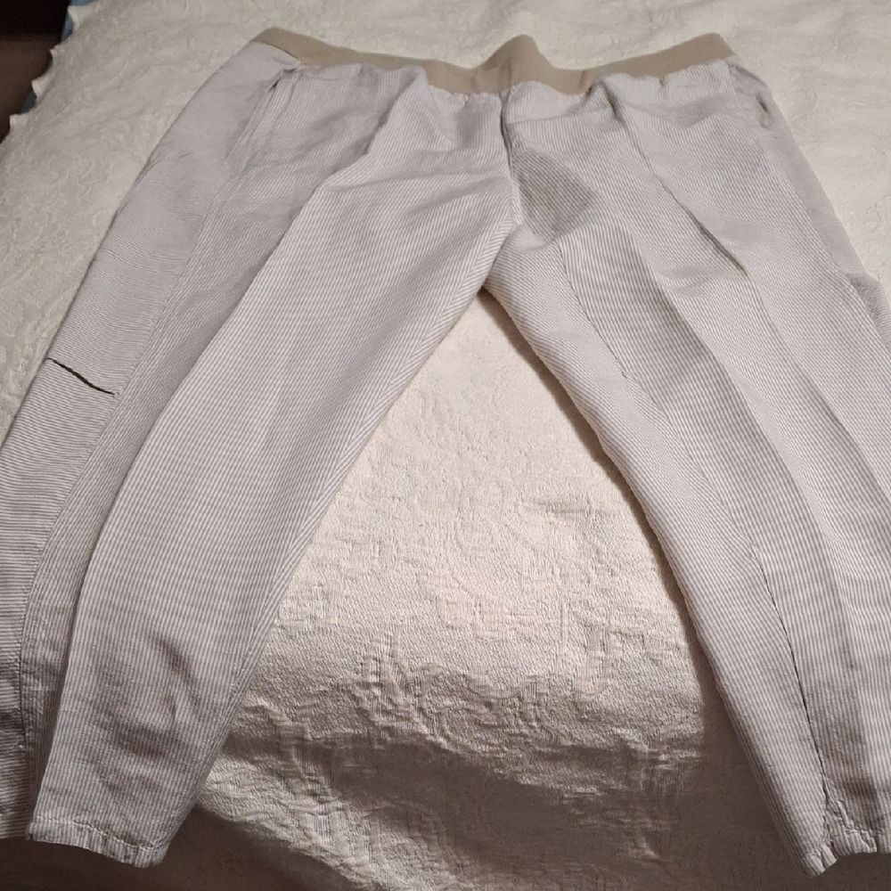 J. Jill Women's Beige and White Striped Capris (Can277)